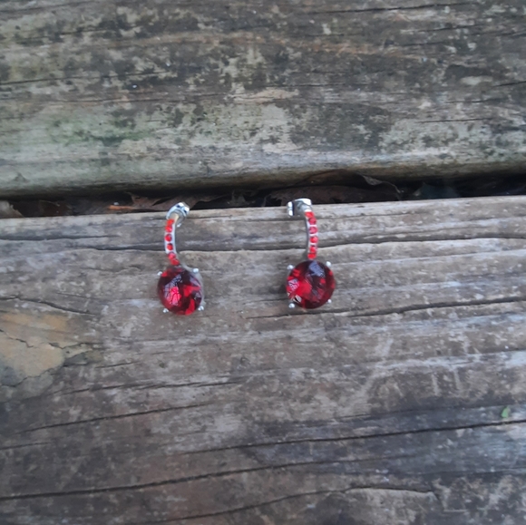 Red Ruby Crystal Earrings 📿🩸❤ - Picture 2 of 4